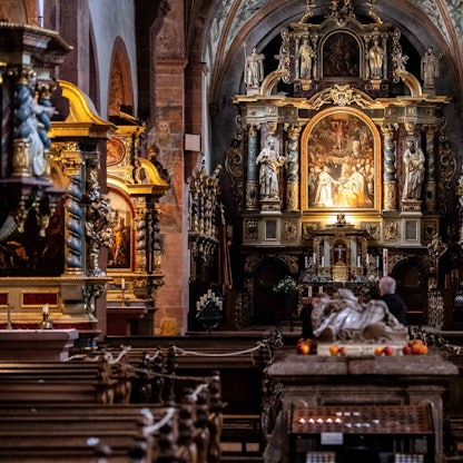 Ein Blick in die Basilika Steinfeld mit dem Sarkophag des heiligen Hermann-Josef.