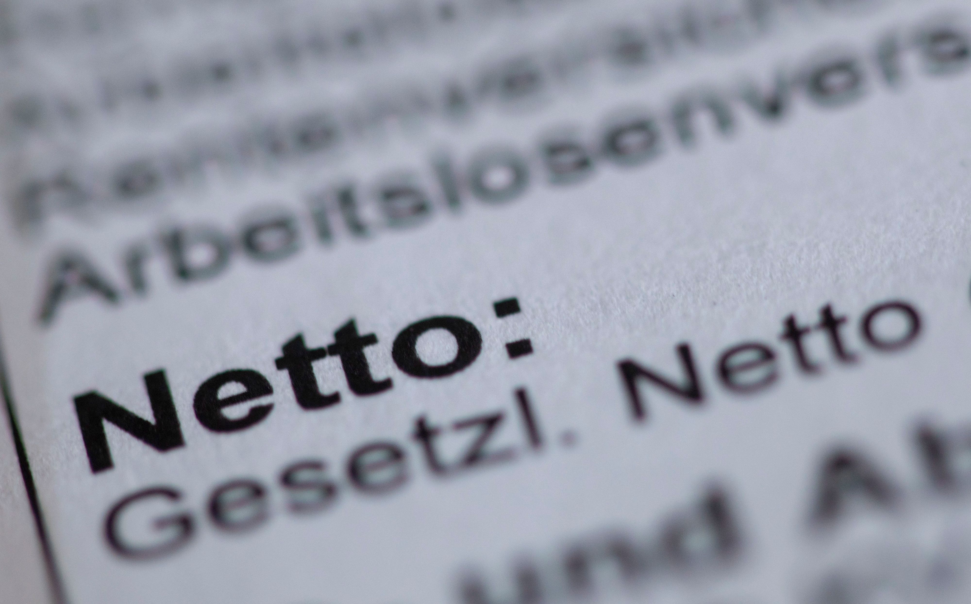 ILLUSTRATION - Der Posten „Netto" ist auf einer Lohnabrechnung zu sehen.