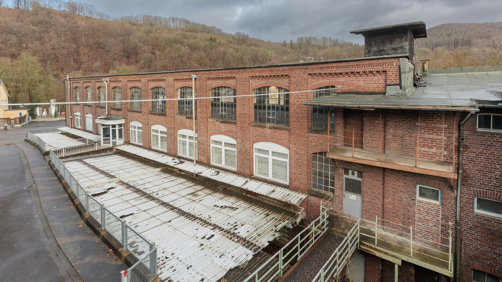 Es ist die Alte Bücherfabrik in Ründeroth zu sehen.