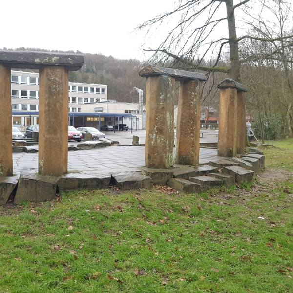 Der Steinkreis am Schulzentrum in Kürten wird ab 3. April abgeräumt.