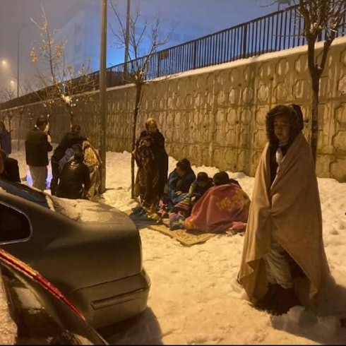 Die Aufnahme von Erdbebenbetroffenen im Schnee hat Esengül Cetinkaya von ihren Verwandten in der Heimat, in Gaziantep, auch kurz Antep genannt, erhalten