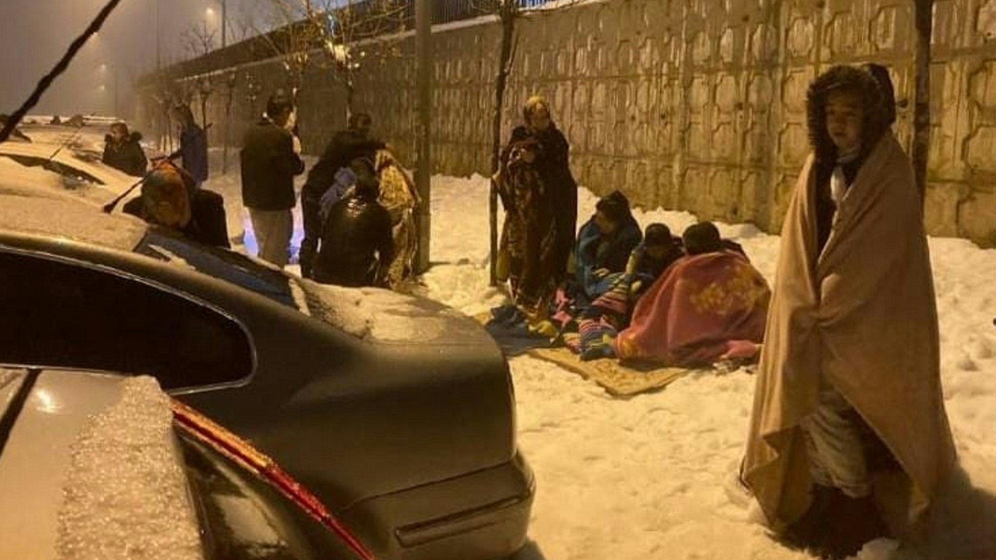 Die Aufnahme von Erdbebenbetroffenen im Schnee hat Esengül Cetinkaya von ihren Verwandten in der Heimat, in Gaziantep, auch kurz Antep genannt, erhalten