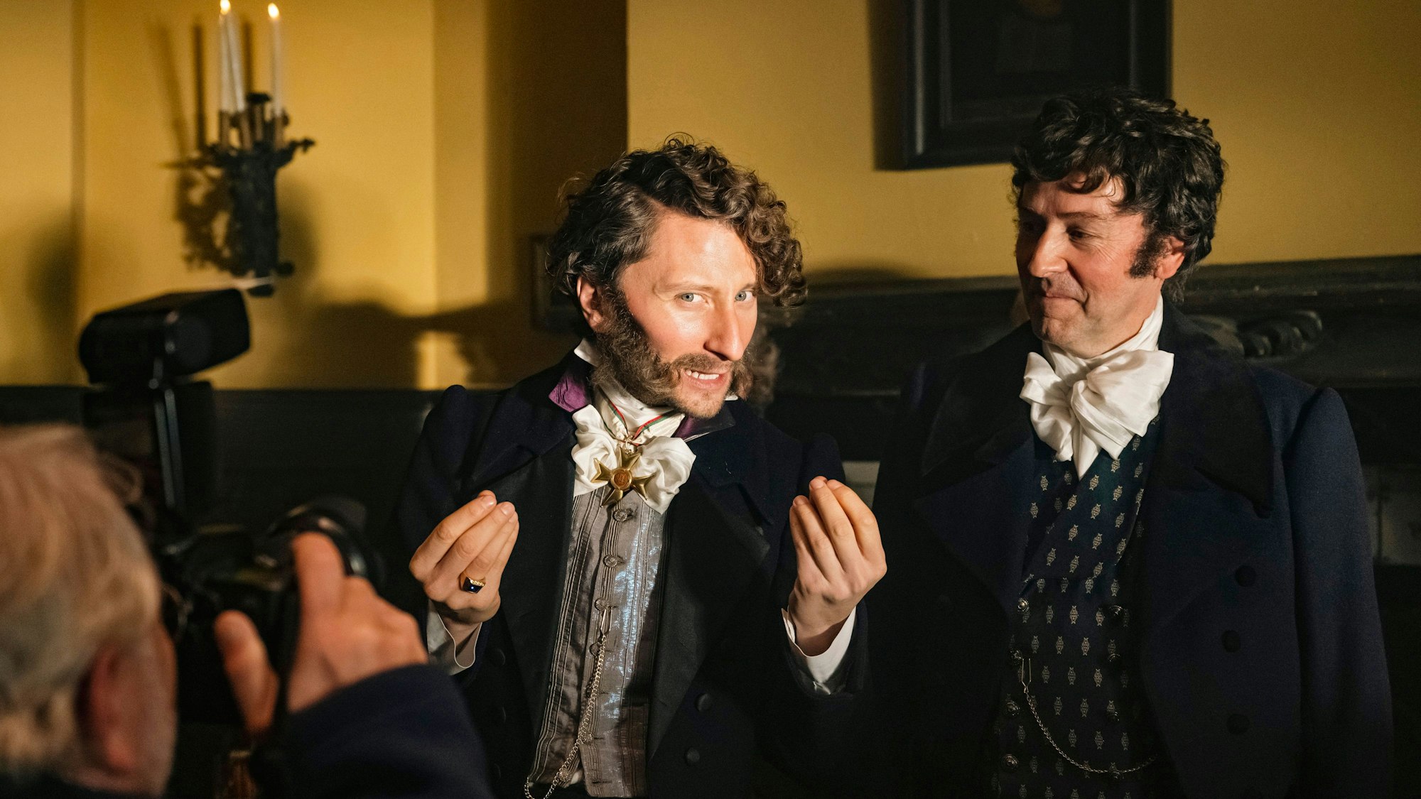 200 Jahre Karneval: Die beiden Gründer des Festordnenden Komitees, Heinrich von Wittgenstein (l., Moritz Heidelbach) und Matthias Joseph de Noël (Piet Fuchs, r.) im WDR-Film.
