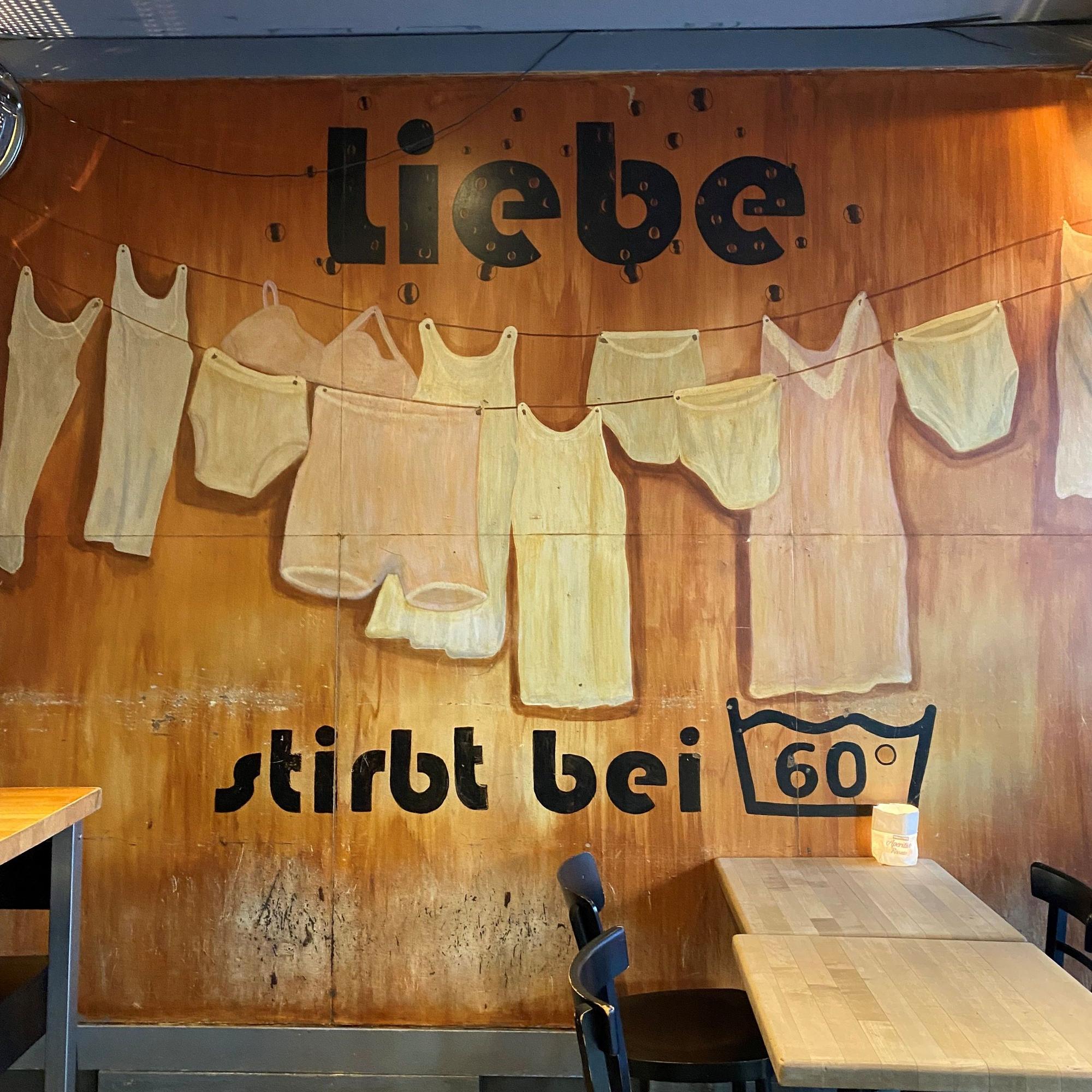 Das Café Waschsalon ist auf der Ehrenstraße eine echte Institution.