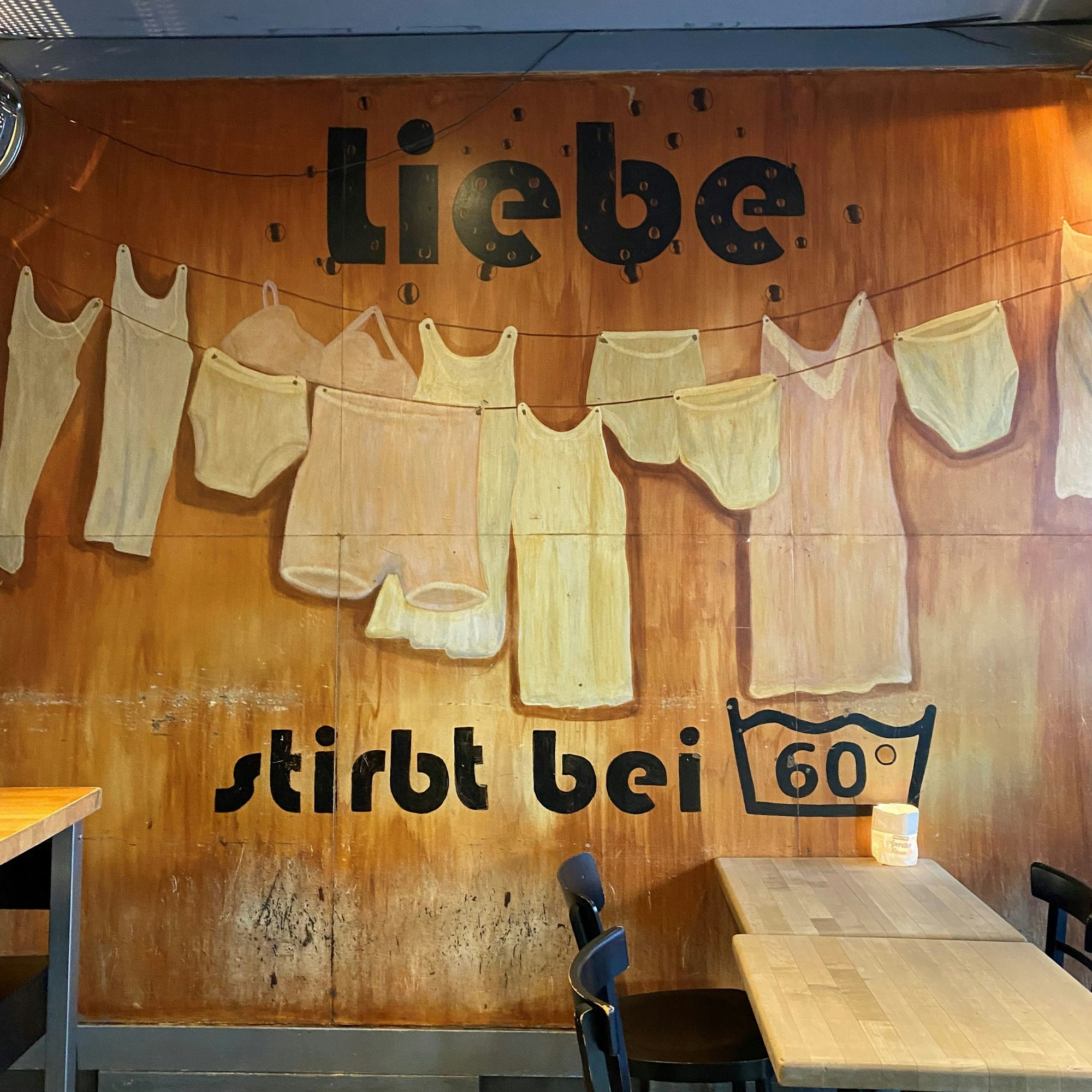 Das Café Waschsalon ist auf der Ehrenstraße eine echte Institution.