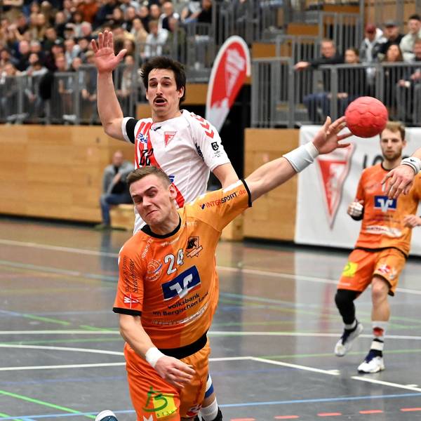 18.11.2022-Handball-Longerich-Bergische Panther
vorne: Henrik Heider (Panther)
hinten: Christopher Wolf (Longerich)
Foto: Uli Herhaus