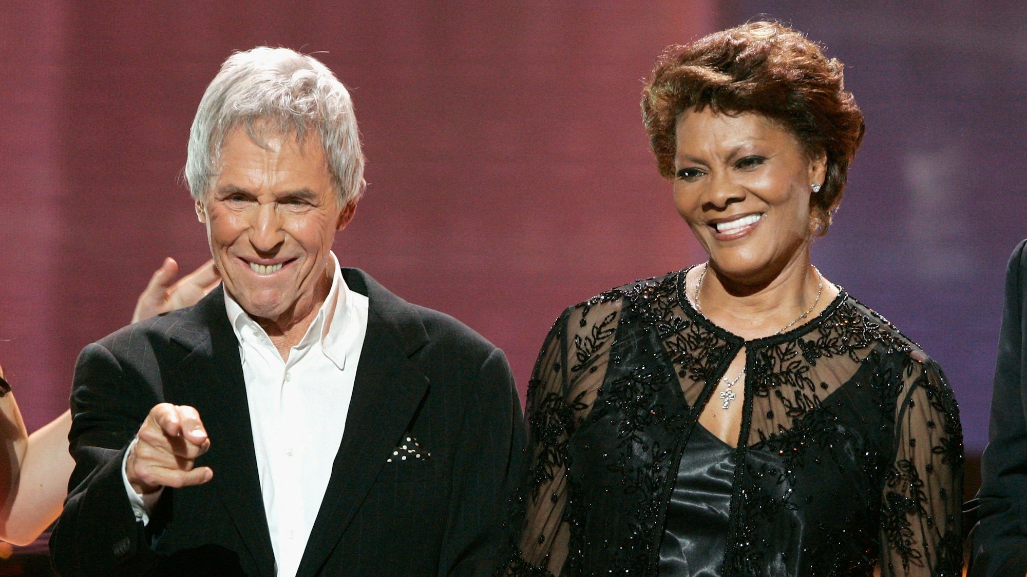 (FILES) In this file photo taken on May 24, 2006 US composer Burt Bacharach and singer Dionne Warwick perform during the American Idol Season 5 Finale in Hollywood, California. - Legendary pop composer Bacharach, who produced a string of hit songs over decades, has died in Los Angeles at age 94, US media said on February 9, 2023. His publicist said Bacharach, who worked with stars such as Dionne Warwick and wrote hits including "Walk on By" and "Do You Know the Way to San Jose," died of natural causes. (Photo by VINCE BUCCI / GETTY IMAGES NORTH AMERICA / AFP)