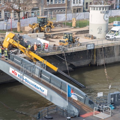 Auf der Baustelle an der Frankenwerft stürzte ein Kran um.