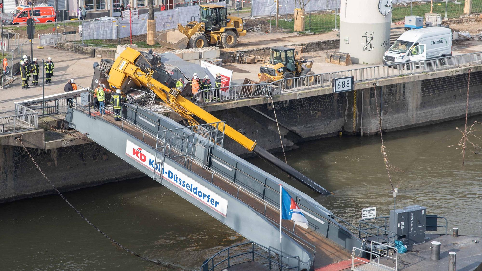 Auf der Baustelle an der Frankenwerft stürzte ein Kran um.