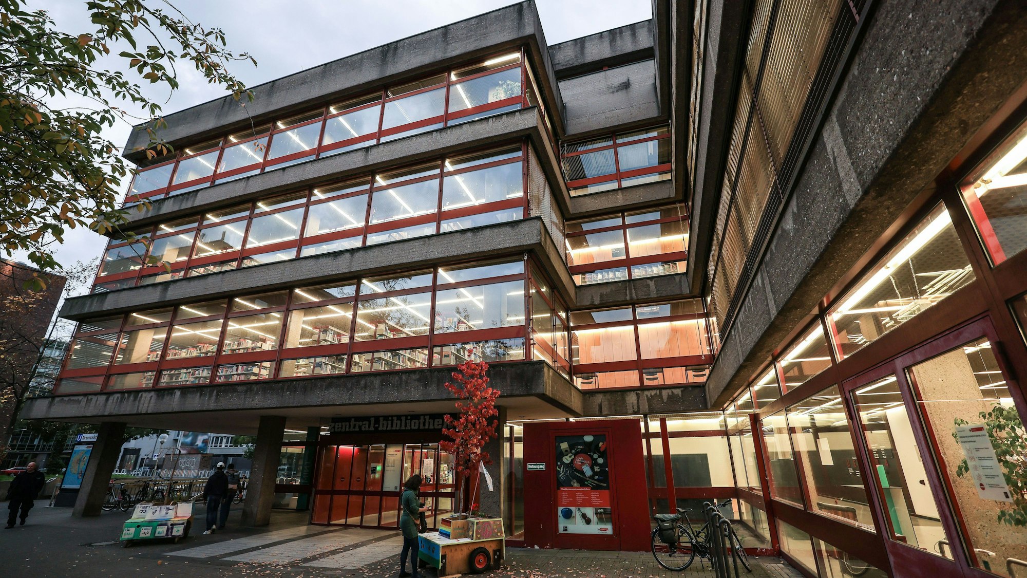 Lange Zeit in der Diskussion war auch ein Abriss der Stadtbibliothek am Neumarkt.