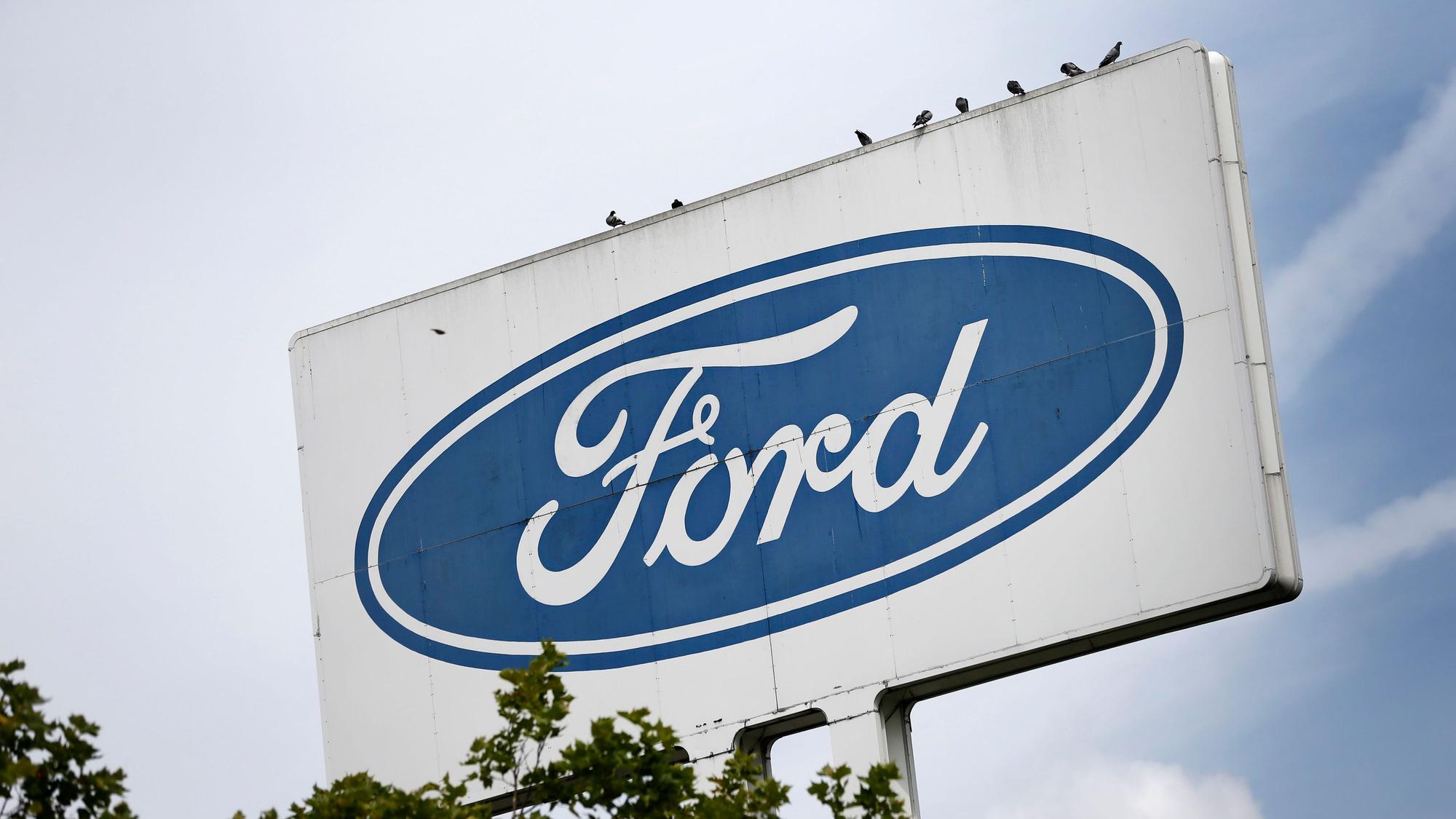 Das Logo von Ford in Köln-Niehl