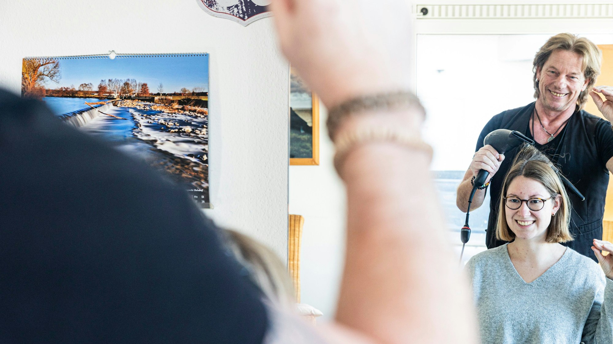 „Sprechen“ und „Schnattern“ gehören für Friseur Ralph Brinkmann aus Meckenheim einfach zu seinem Beruf.