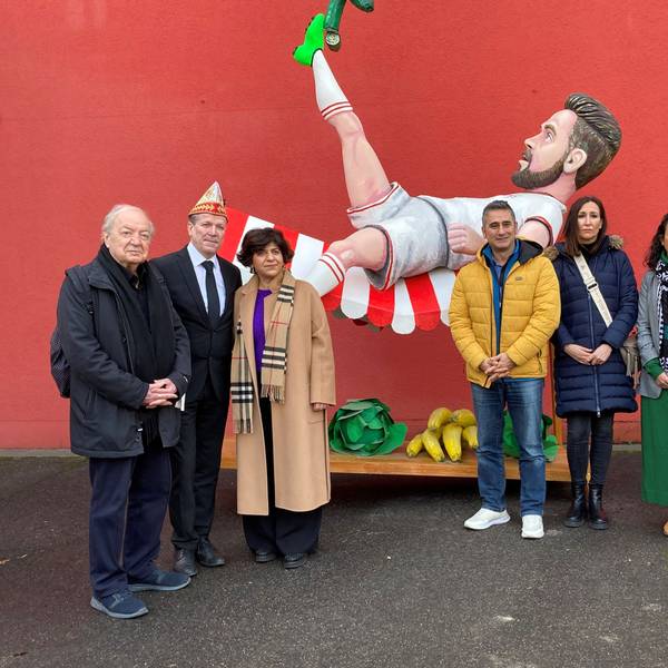 Christoph Kuckelkorn, Präsident des Festkomitees Kölner Karneval (2.v.l.) neben Berivan Aymaz, Vizepräsidentin des Landtags NRW, und Vertretern alevitischer, türkischer und kurdischer Gemeinden.