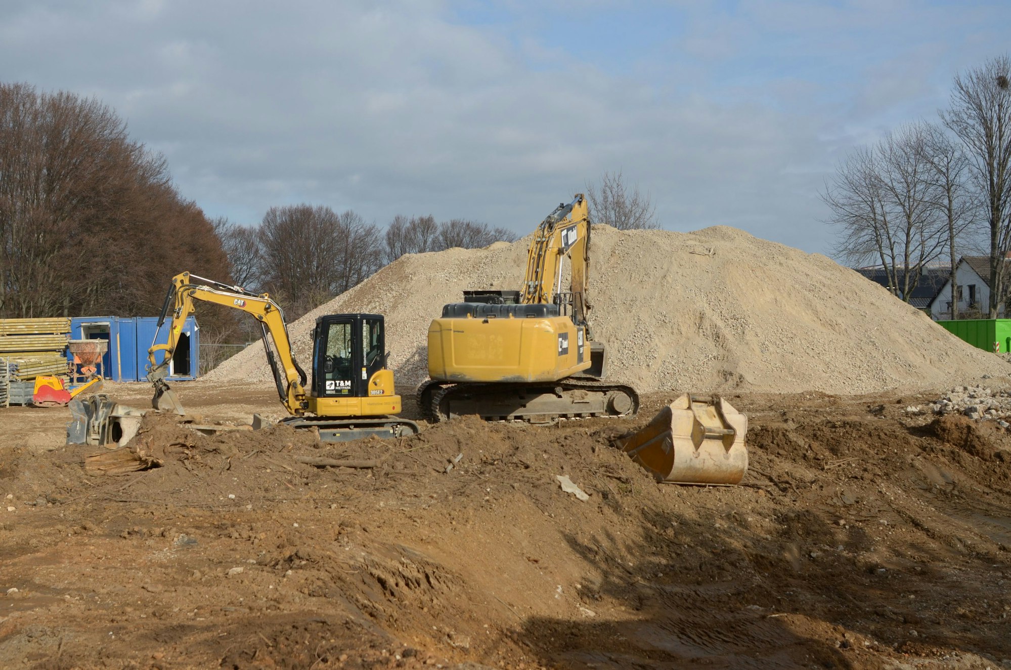 Bagger auf dem Baugelände.