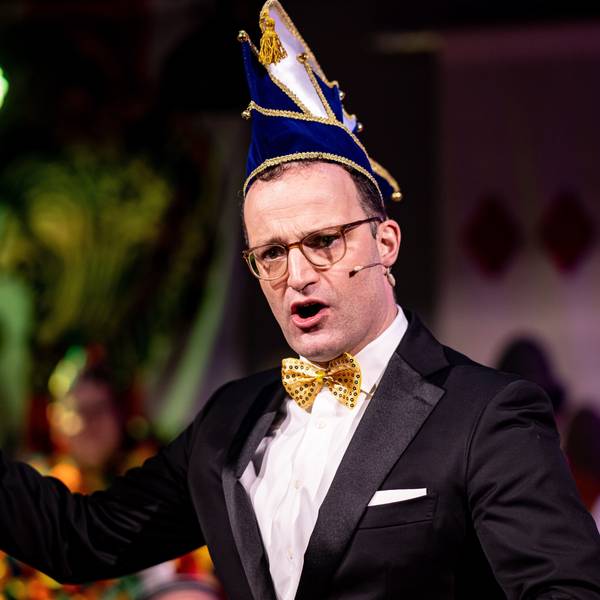 Jens Spahn (CDU), Mitglied des Deutschen Bundestages, spricht während der Außerordentliche Sitzung des Stockacher Narrengerichts.