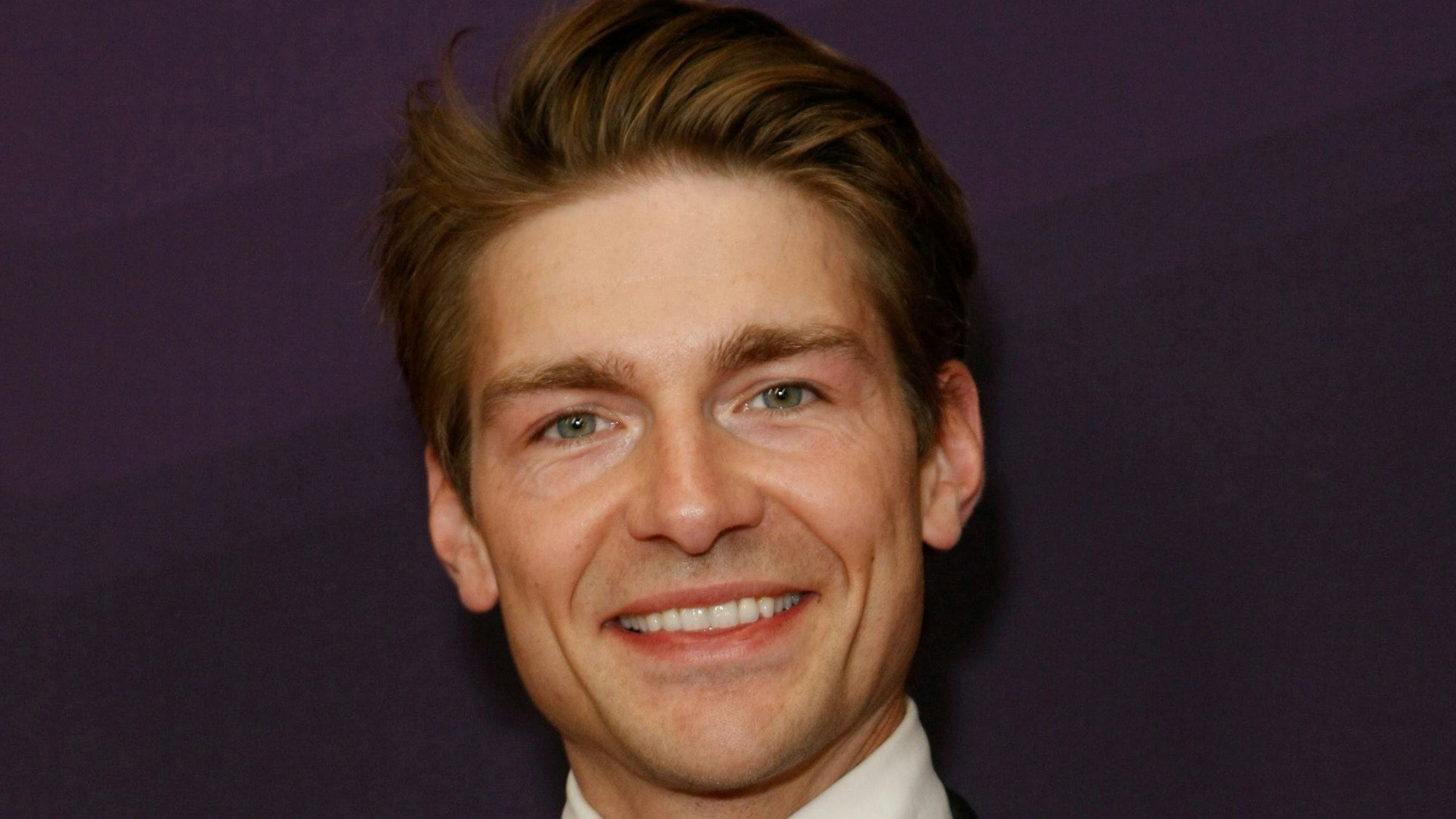 Jeremy Fragrance ist ein Internetphänomen. Mit seinen Social Media-Accounts erreicht der selbsternannte Duftexperte Millionen Followerinnen und Follower.