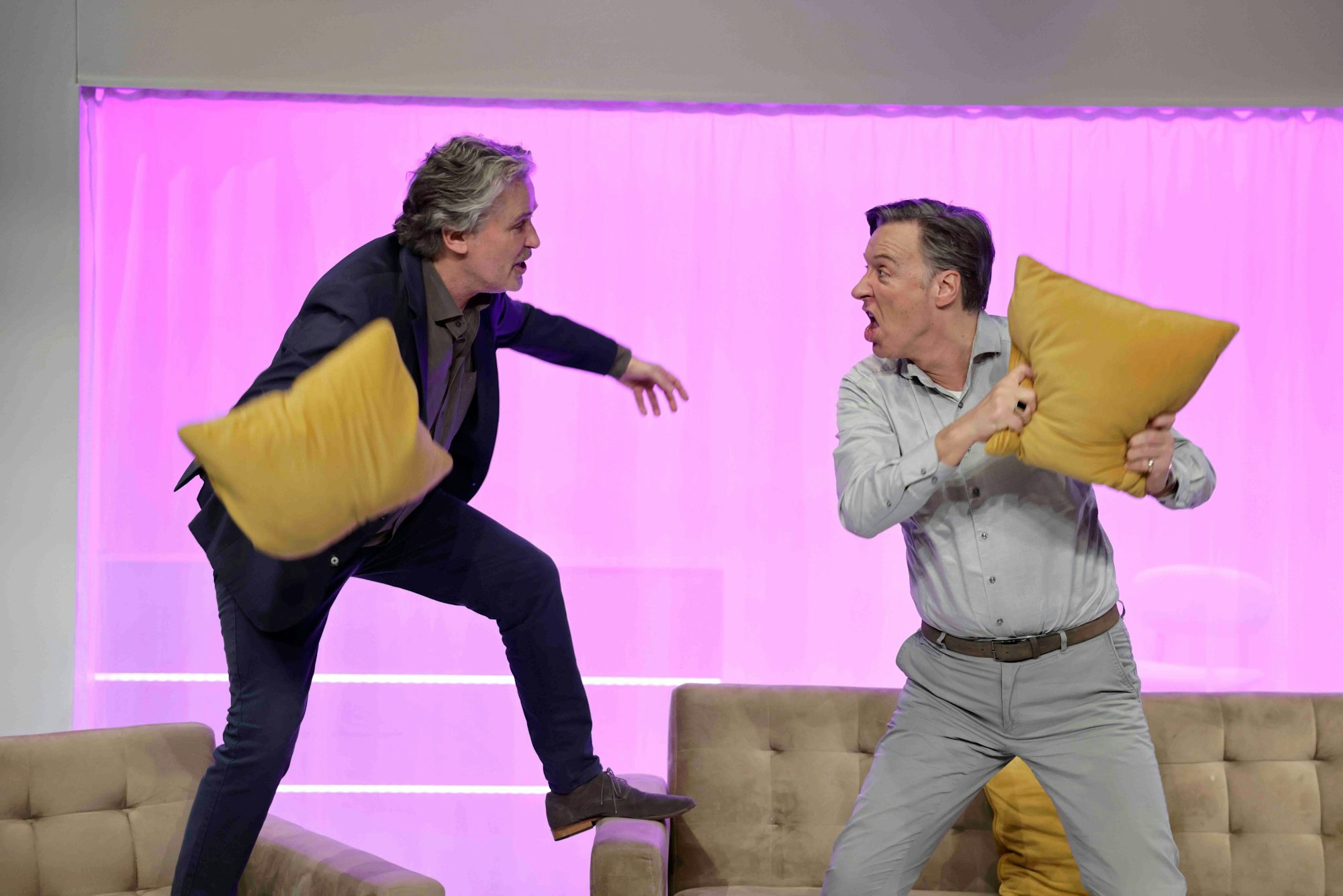 Streitszene: Timothy Peach (l.), Martin Armknecht.