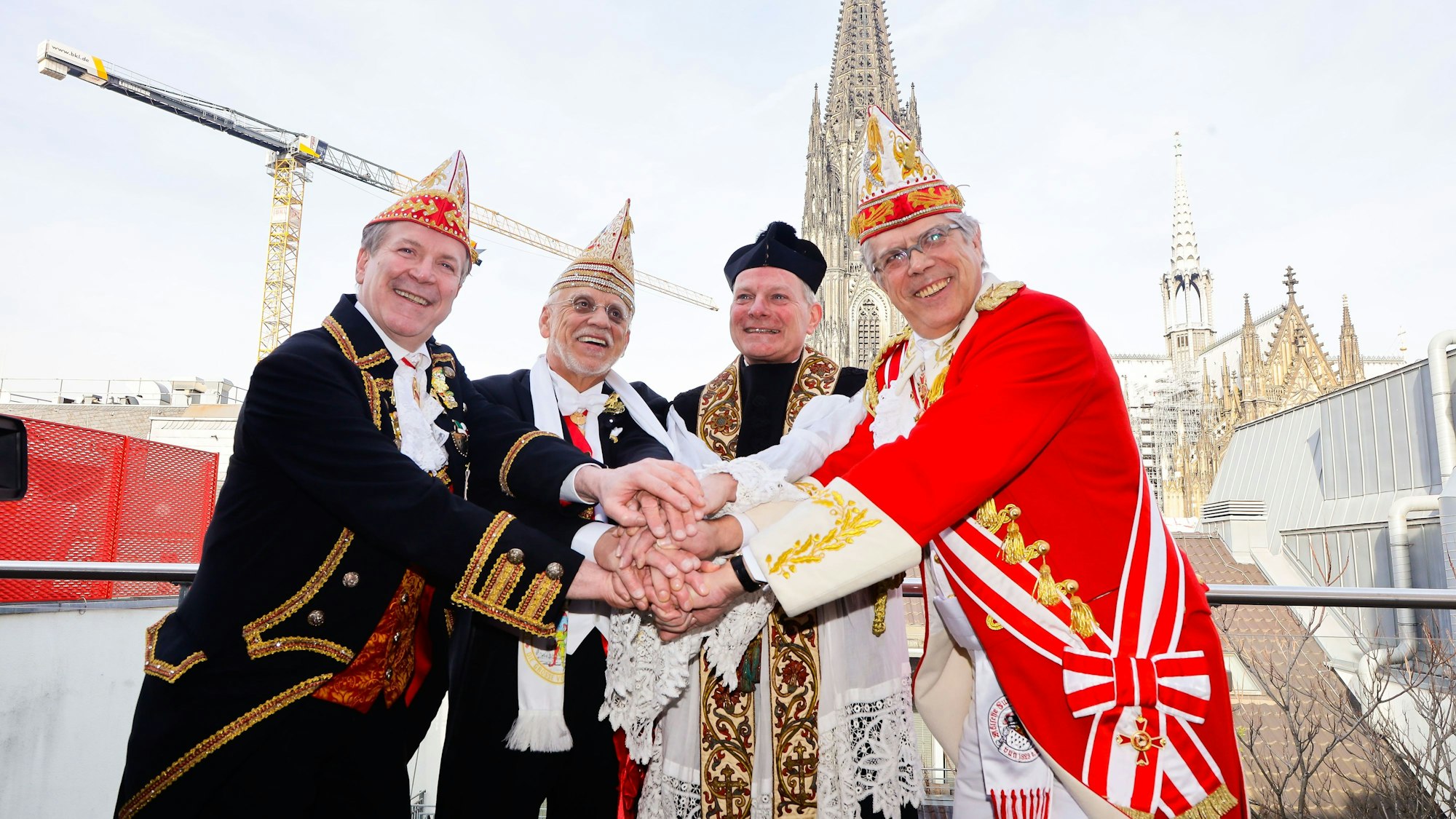Christoph Kuckelkorn ( Präsident des Festomitee Kölner Karneval), Joachim Zöller(Präsident der KG die Grosse von 1823), Michael Hehn und Heinz-Günther Hunold (Präsident der Roten Funken)