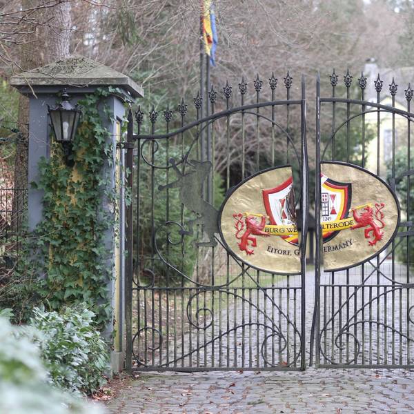 Der Eingang zur Burg Welterode in Eitorf.