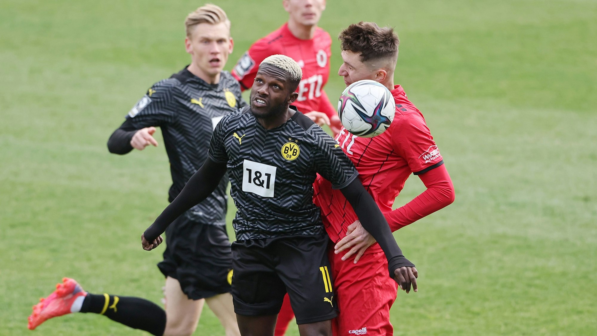 FC Viktoria Köln vs. Borussia Dortmund II, 3. Liga, von links: Richmond Tachie (BVB) Christoph Greger (Viktoria), 02.04.2022, Bild: Herbert Bucco
David Philipp