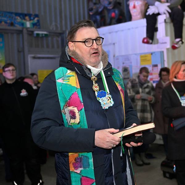 Die Karnevalistische Abnahme des Zoch in der Wagenbauhalle mit Norbert Hörter (links).