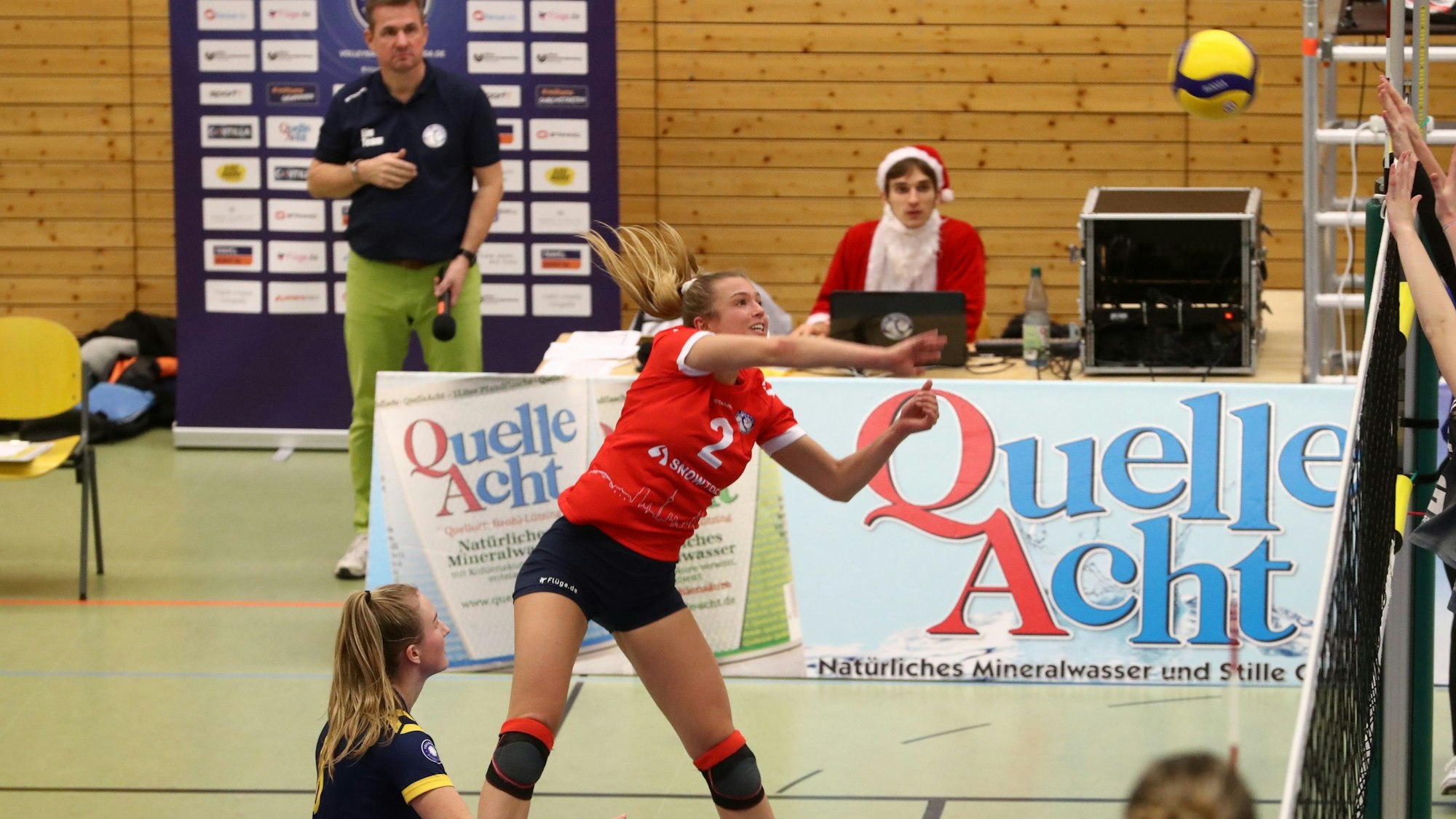 DSHS Snowtrex Köln vs. BW Dingden, Volleyball 2. Bundesliga Damen, Hannah Zoe Bolsius (DSHS), 18.12.2021, Bild: Herbert Bucco