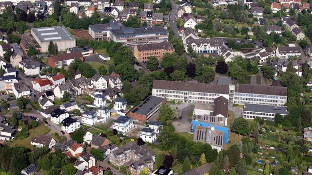 Das Berufskolleg Bergisch Gladbach aus der Luft fotografiert.