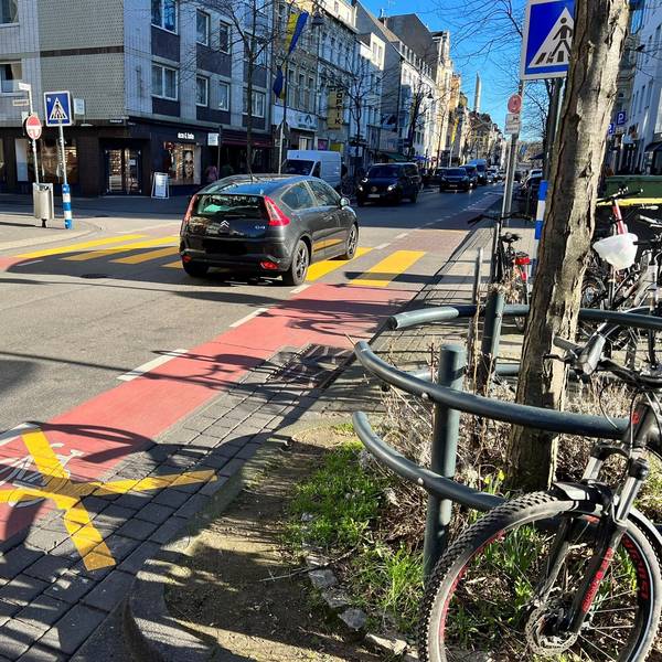 Die Lage auf der Venloer Straße ist für viele weiterhin unübersichtlich