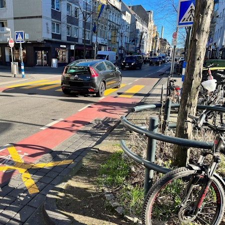 Die Lage auf der Venloer Straße ist für viele weiterhin unübersichtlich