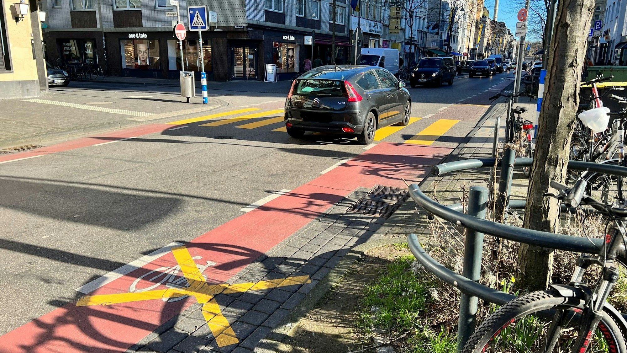 Die Lage auf der Venloer Straße ist für viele weiterhin unübersichtlich