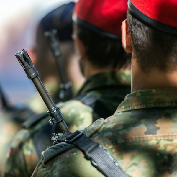 Soldaten bei einem Appell der Bundeswehr.