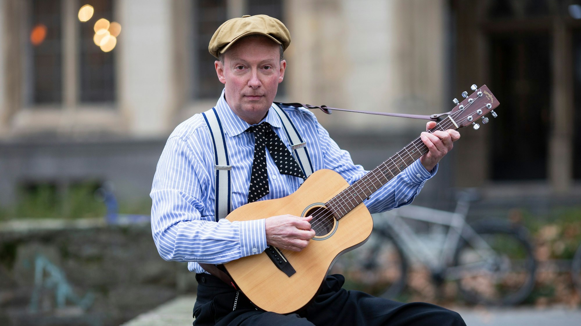 Krätzchen sind seine Spezialität: Der Kölner Musiker Philipp Oebel begeisterte diese Session unter anderem bei „Deine Sitzung“.