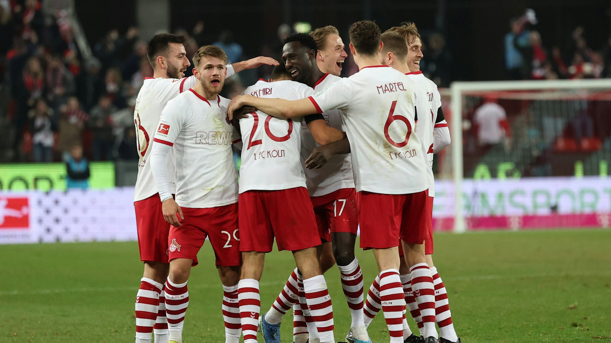 Freude beim 1. FC Köln nach dem Spiel gegen die Eintracht Frankfurt
