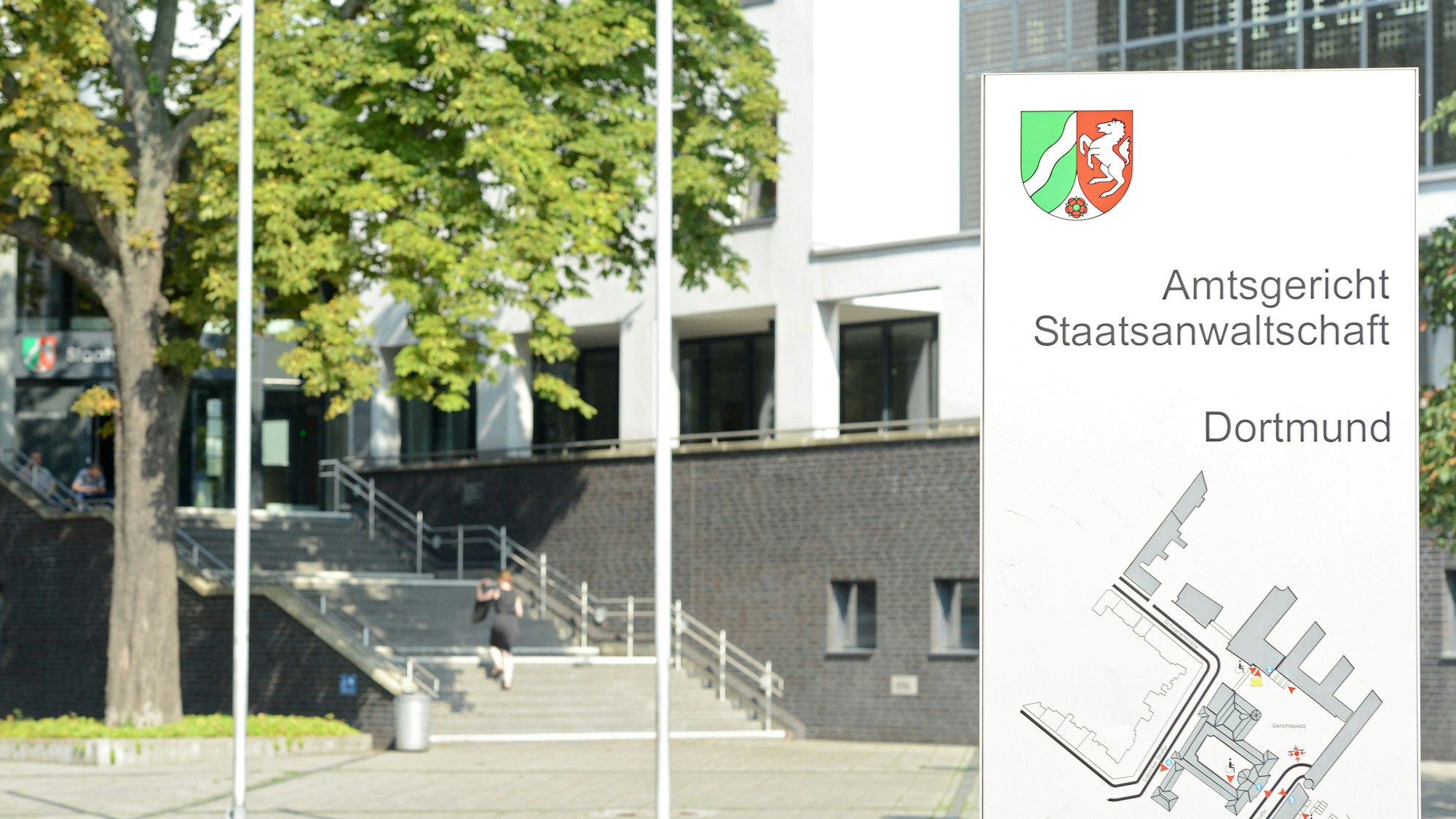 Der Eingang zum Amtsgericht und der Staatsanwaltschaft in Dortmund (Symbolbild)