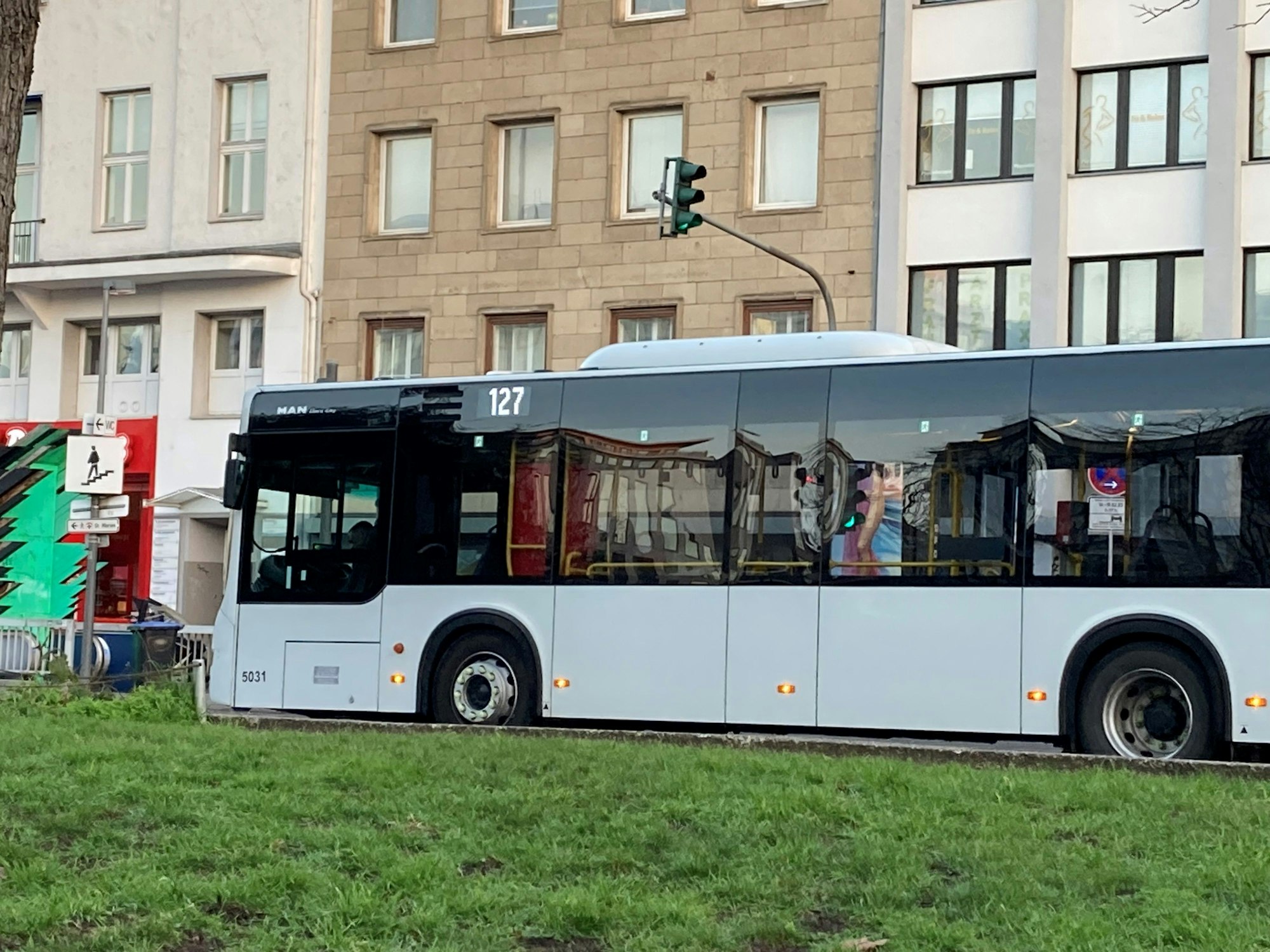 Busse, die von Subunternehmen gefahren werden, verkehrten während des Streiks.