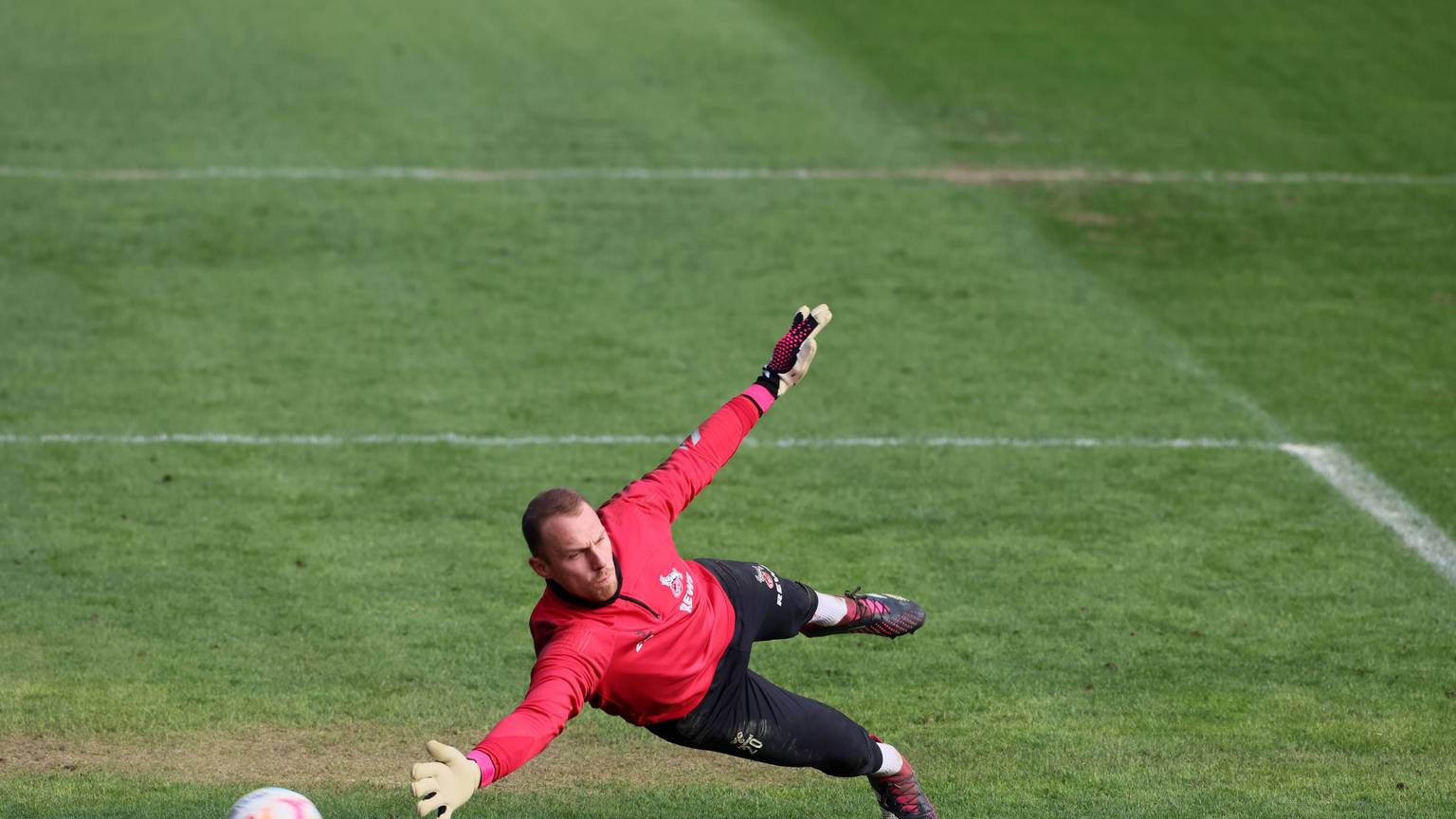 Marvin Schwäbe beim Training des 1. FC Köln.