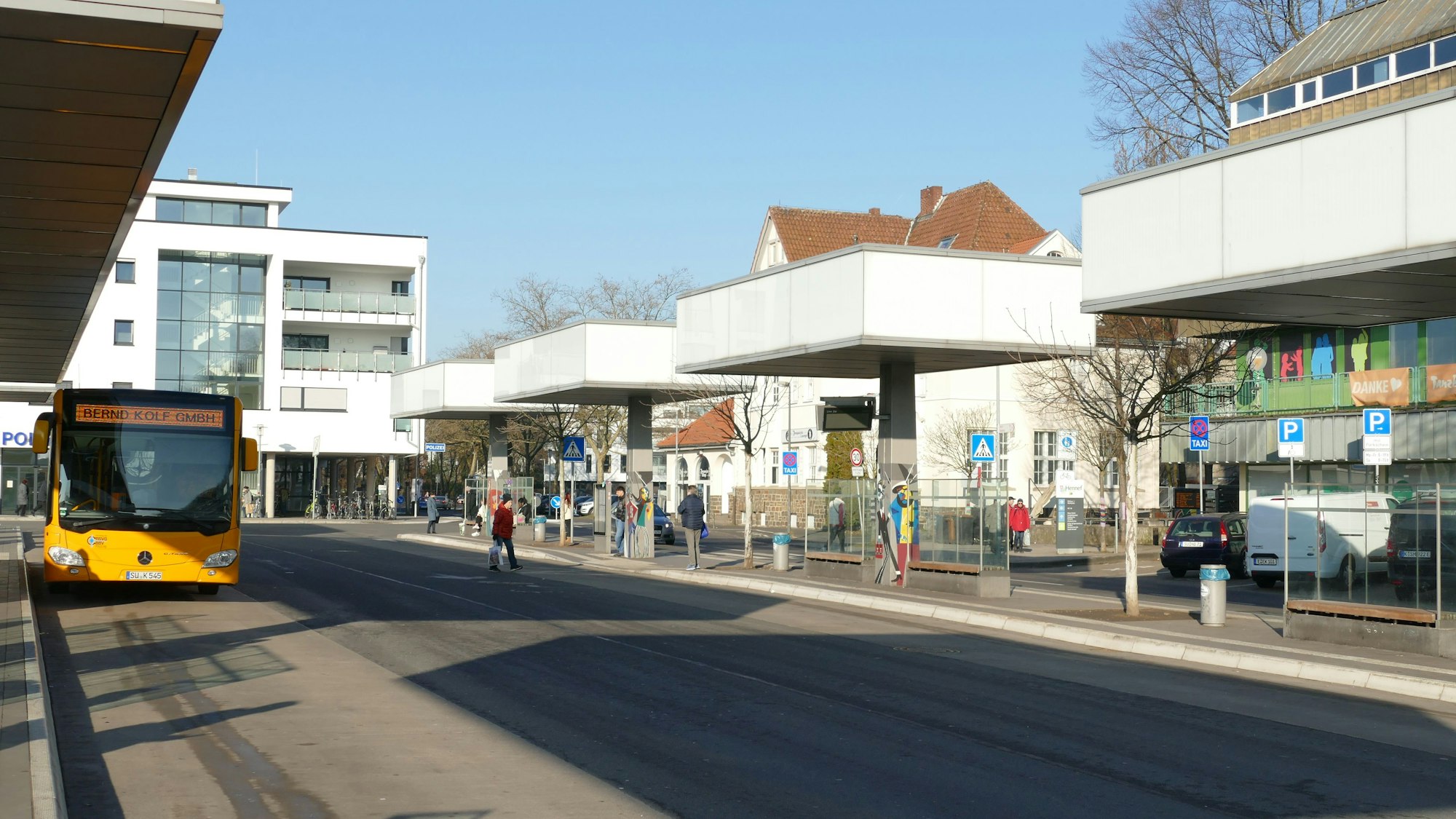 Der Busbahnhof in Hennef a Tag des Warnstreiks im ÖPNV.