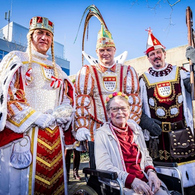 Elly Fechner im Kreise der Kölner Tollitäten.
