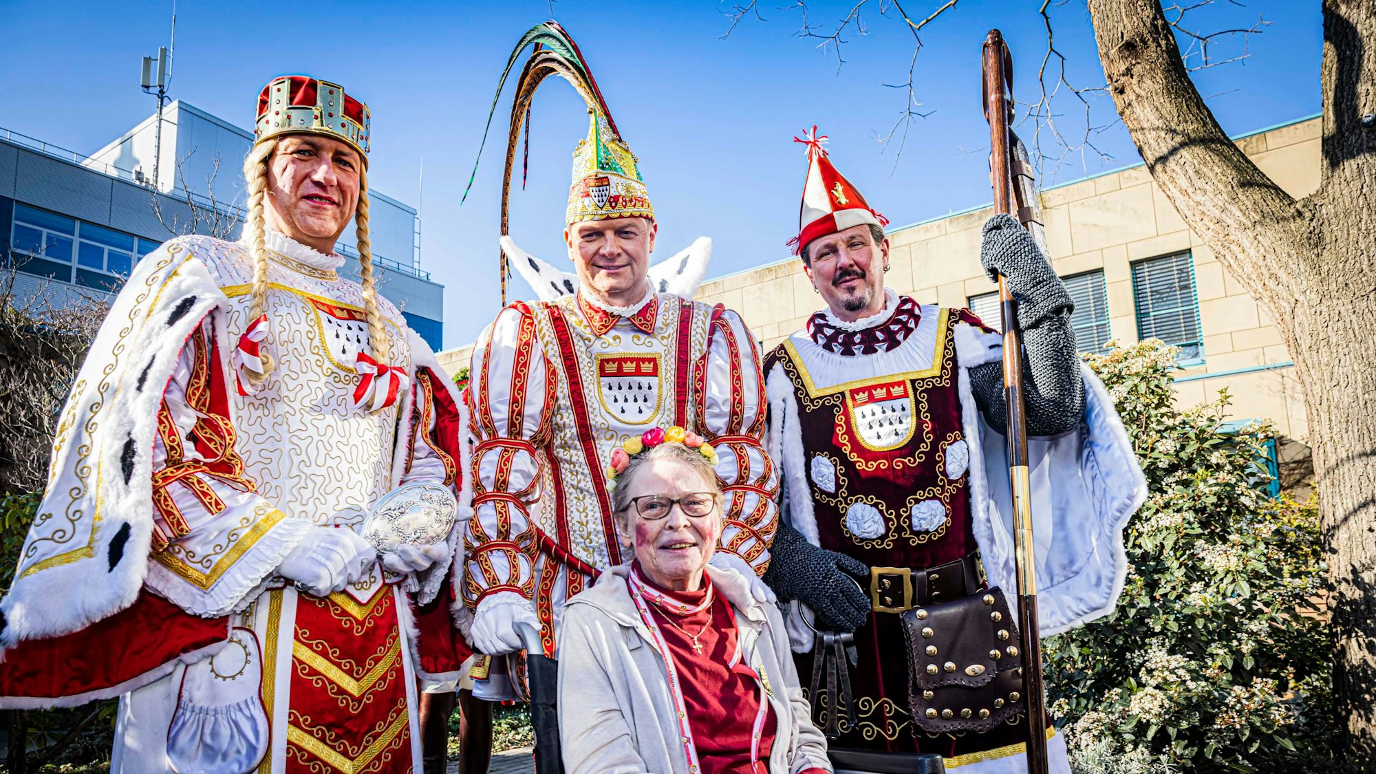 Elly Fechner im Kreise der Kölner Tollitäten.