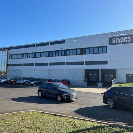 Das Foto zeigt den Standort der Firma Snipes im Gewerbegebiet in Wesseling-Eichholz.