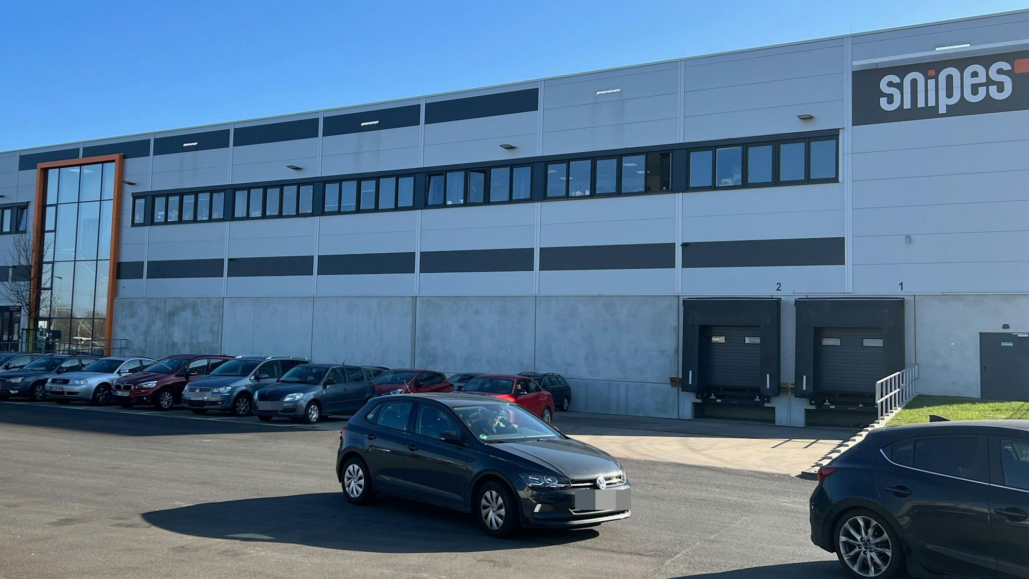 Das Foto zeigt den Standort der Firma Snipes im Gewerbegebiet in Wesseling-Eichholz.
