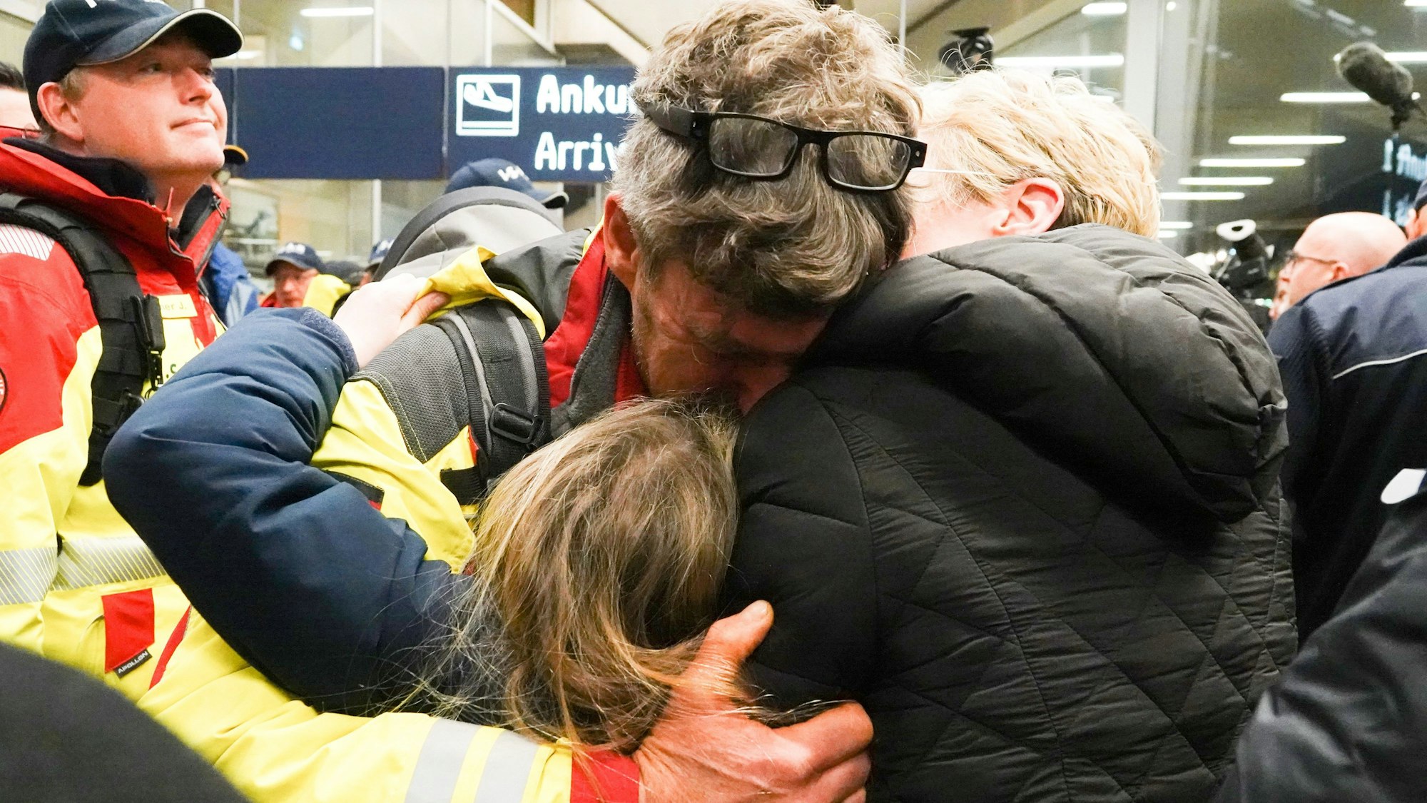 Emotionale Szenen am Flughafen in Köln