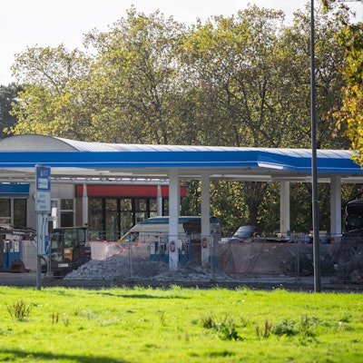 Sie soll für die Stadtbahn Süd verschwinden: Die Tankstelle am Verteilerkreis Süd