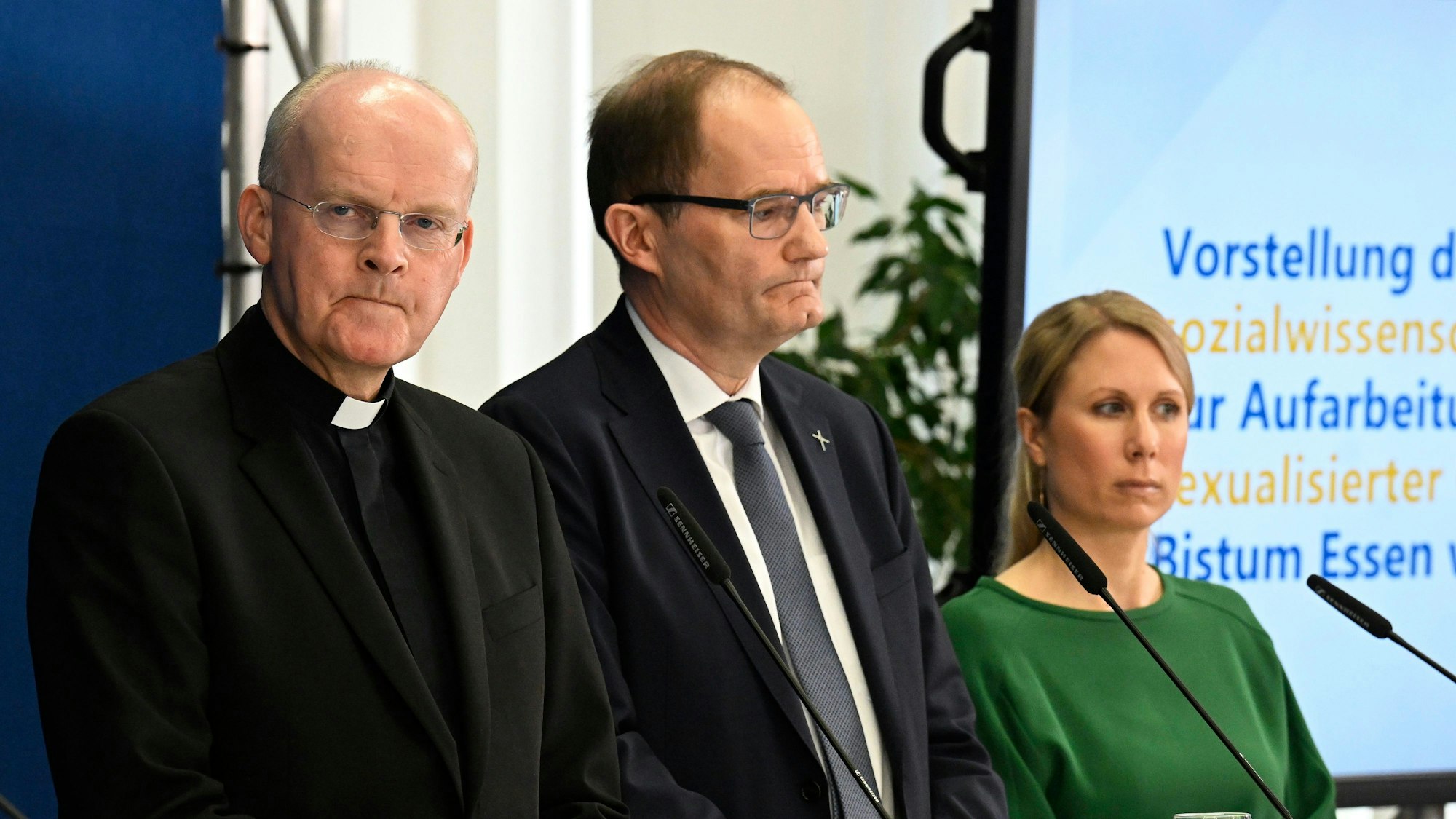 Das Münchener Institut IPP stellt eine Studie zur „Wissenschaftlichen Aufarbeitung sexualisierter Gewalt im Bistum Essen von 1958 bis heute“ vor.