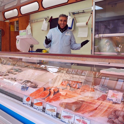 Ismail Zati in seinem Stand.