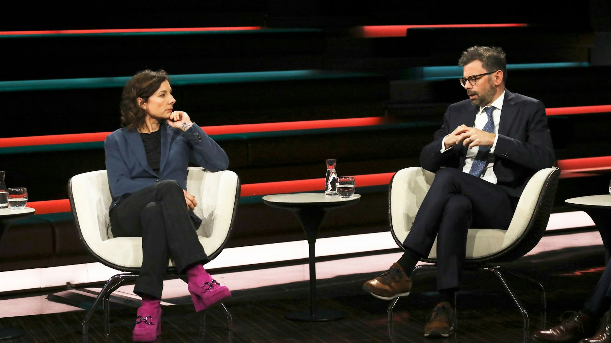 Juli Zeh (l.) und Jens Marco Scherf bei Markus Lanz