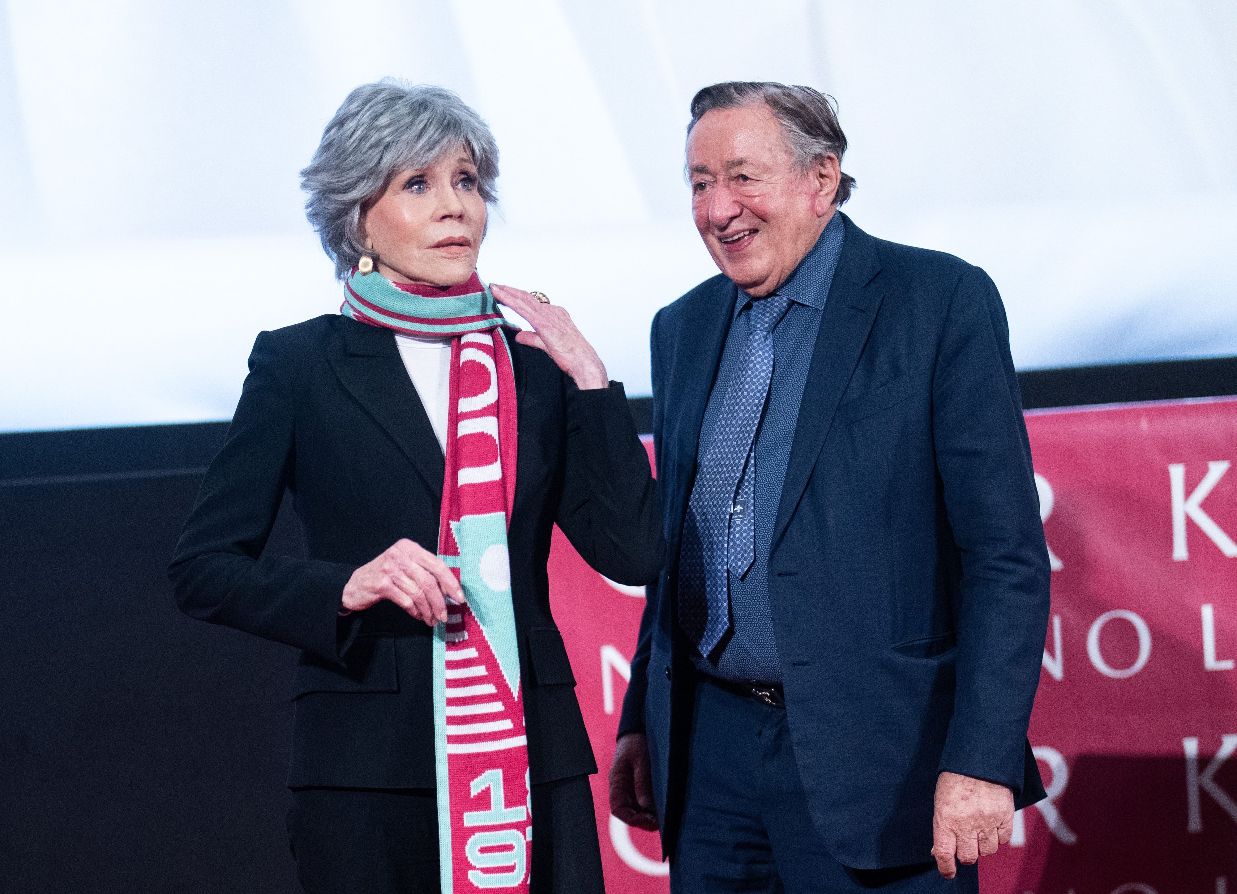 Jane Fonda, Schauspielerin aus den USA, und Richard Lugner, Unternehmer, sprechen im Rahmen einer Pressekonferenz zum Opernball in Wien.
