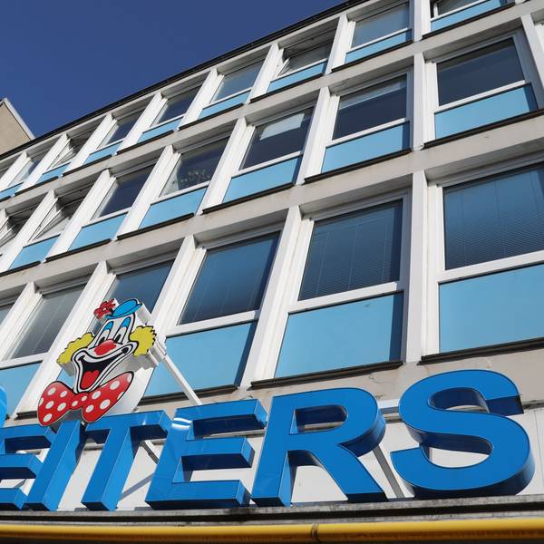 Der Kostümhändler Deiters in der Gürzenichstraße in der Kölner Innenstadt.