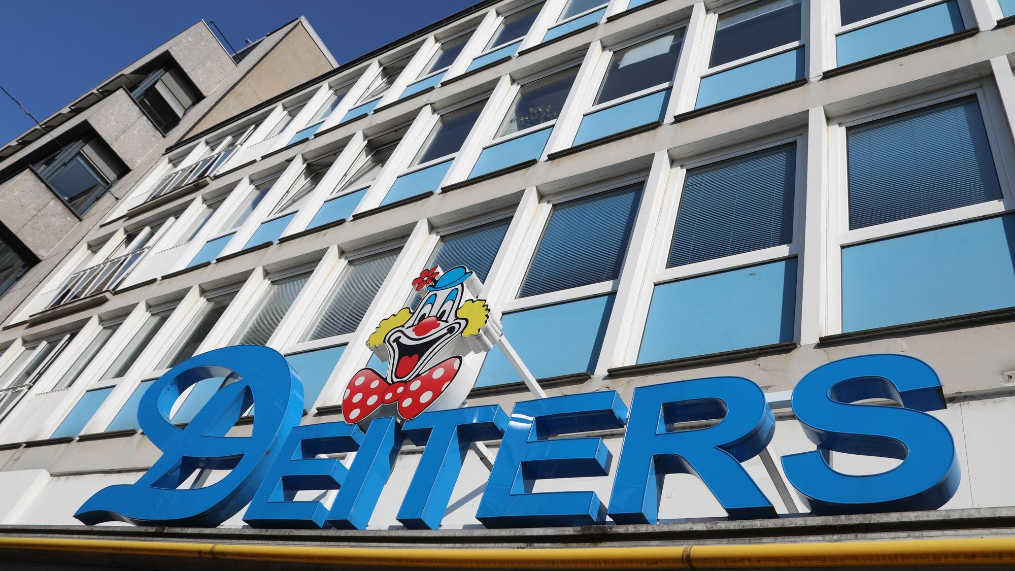 Der Kostümhändler Deiters in der Gürzenichstraße in der Kölner Innenstadt.