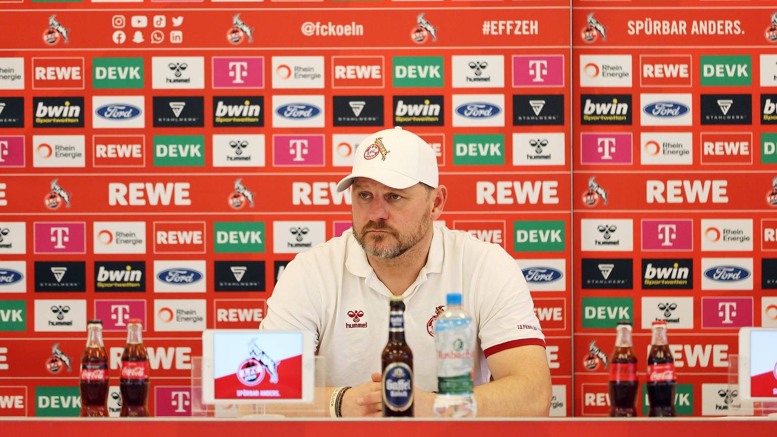 Steffen Baumgart bei der Pressekonferenz zum Auswärtsspiel in Stuttgart